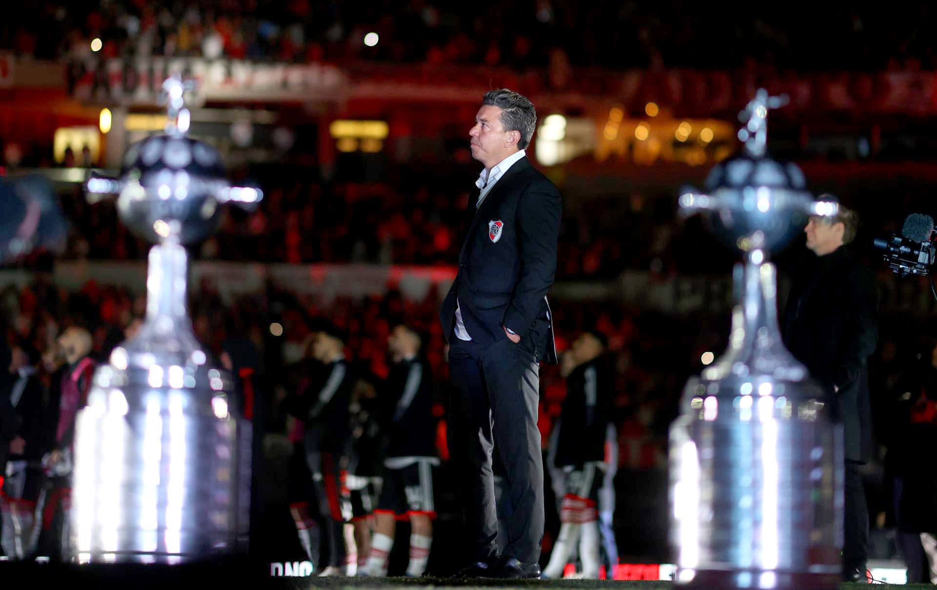 El entrenador Marcelo Gallardo, en su despedida de River Plate, en el estadio Monumental de Buenos Aires, el 16 de octubre de 2022. EFE/JUAN IGNACIO RONCORONI El entrenador Marcelo Gallardo, en su despedida de River Plate, en el estadio Monumental de Buenos Aires, el 16 de octubre de 2022. EFE/JUAN IGNACIO RONCORONI