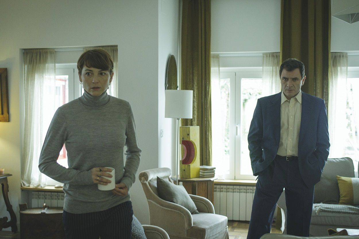 Leonor Watling y Álex Brendemühl, en la película 'No mires a los ojos', de Félix Viscarret. MIKEL LARREA