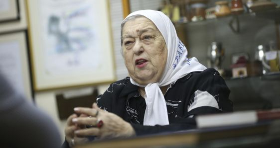 Hebe de Bonafini, en la sede de Madres de Plaza de Mayo en Buenos Aires, Argentina. EFE/DAVID FERNÁNDEZ