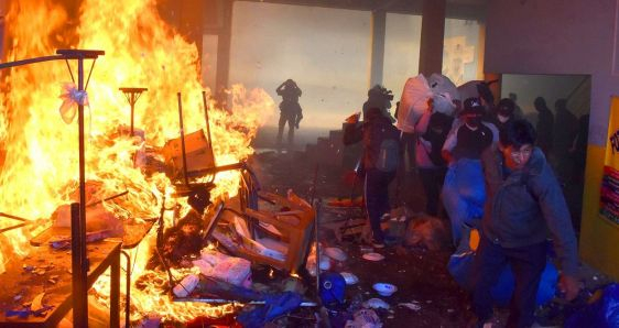 Incendio del mercado de coca de Villa El Carmen, en La Paz, Bolivia, durante protestas de cocaleros el pasado 8 de septiembre. EFE/STRINGER