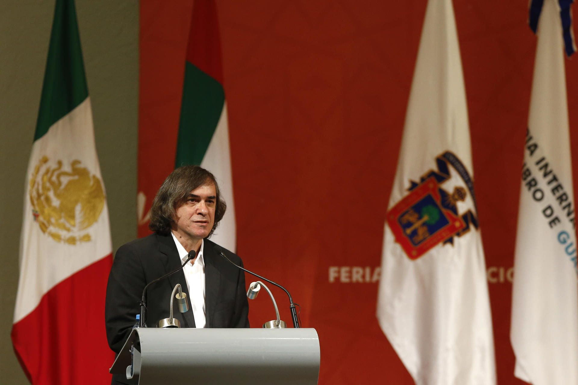 El poeta rumano Mircea Cărtărescu en la FIL 26 noviembre 2022 EFE FRANCISCO GUASCO