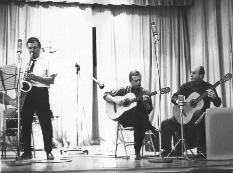 Stan Getz, Gene Byrd y Charlie Byrd, durante la grabación de 'Jazz Samba', en 1962. ARCHIVO