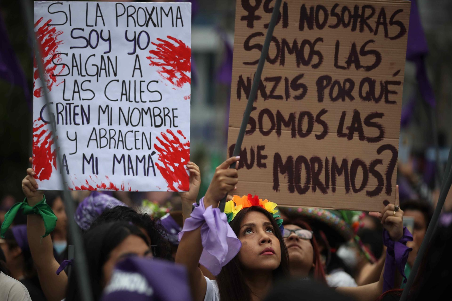 Manifestación de mujeres contra la violencia machista en Lima, Perú, el 27 de noviembre de 2022. EFE/PAOLO AGUILAR Manifestación de mujeres contra la violencia machista en Lima, Perú, el 27 de noviembre de 2022. EFE/PAOLO AGUILAR