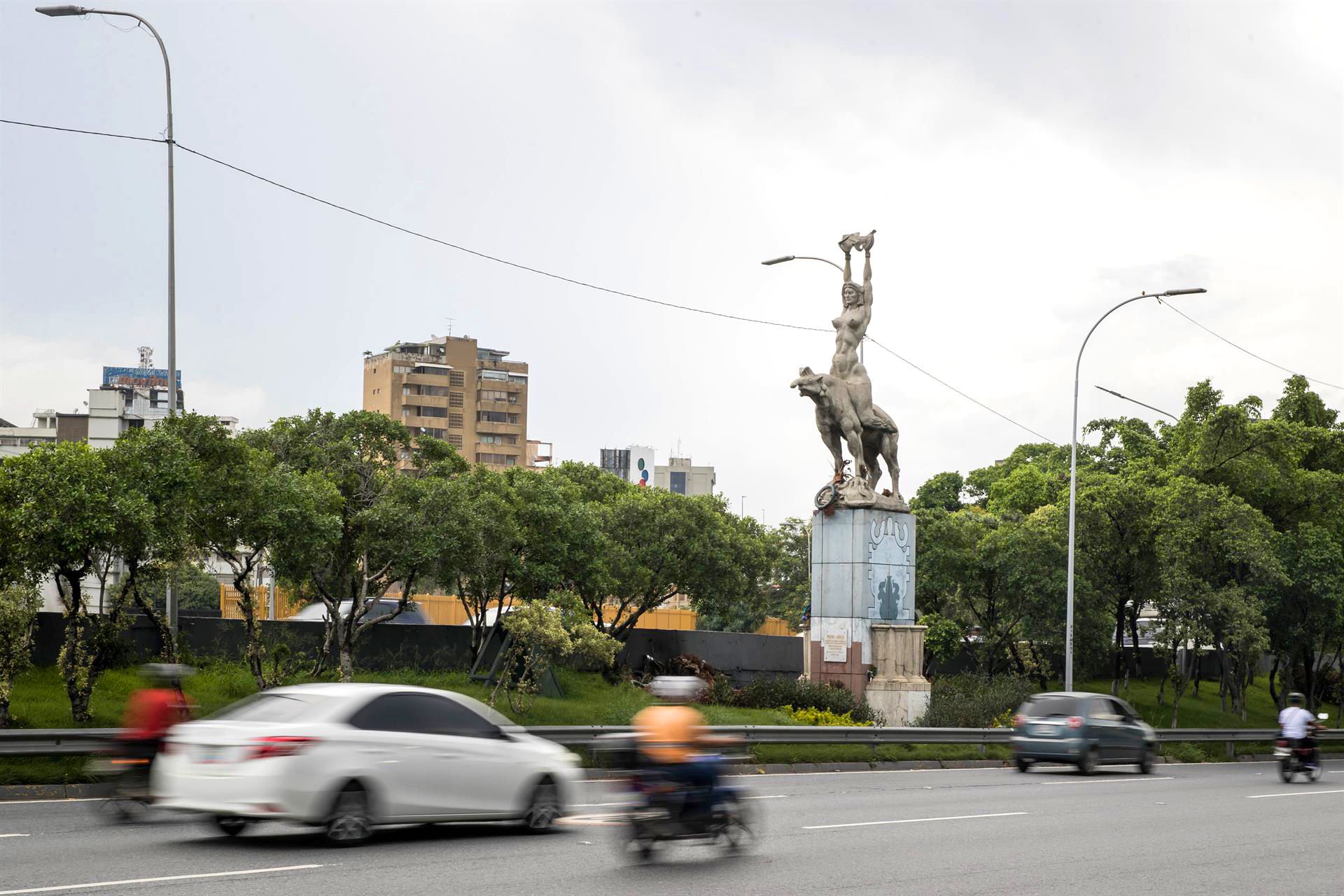 Réplica de la estatua original de María Lionza en Caracas, Venezuela, el 5 de octubre de 2022. EFE/MIGUEL GUTIÉRREZ