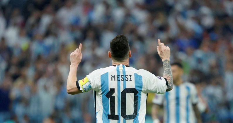 Leo Messi celebra un gol en la semifinal de Argentina contra Croacia del Mundial de Qatar, el 13 de diciembre. EFE/JUANJO MARTÍN