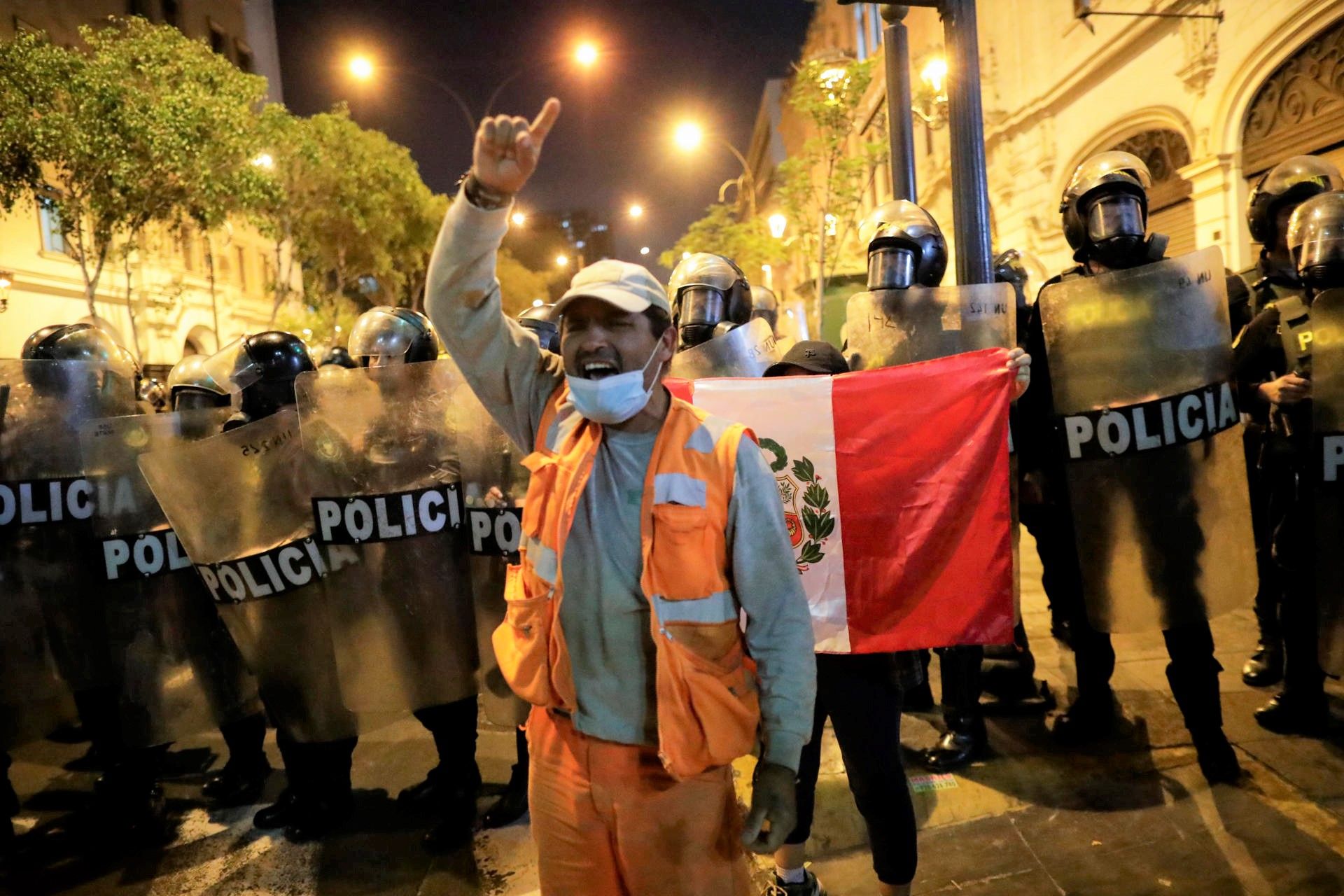 Manifestación en apoyo a Pedro Castillo en Lima, Perú, este jueves. EFE/BIENVENIDO VELASCO Manifestación en apoyo a Pedro Castillo en Lima, Perú, este jueves. EFE/BIENVENIDO VELASCO