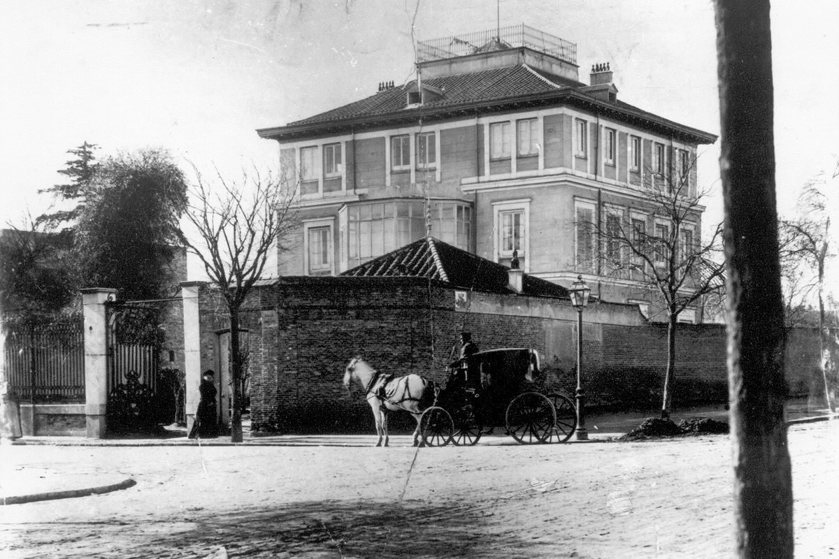 El edificio de Fortuny 53, sede de la Residencia de Señoritas, en 1903. © ARCHIVO DE LA FUNDACIÓN ORTEGA-MARAÑÓN