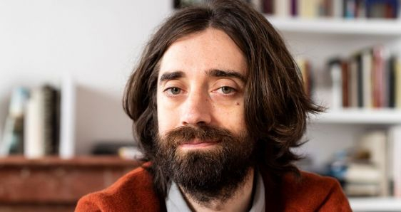 El escritor español Juan Gómez Bárcena, autor de 'Lo demás es aire'. DAVID JIMÉNEZ