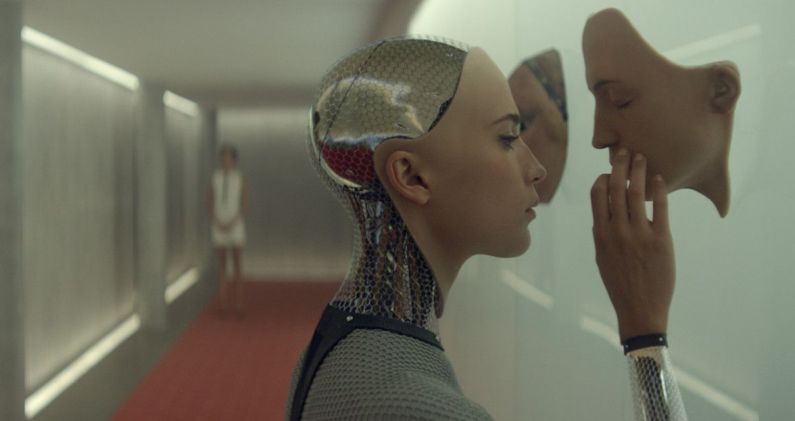 Fotograma de la película 'Ex-machina', de Alex Garland. NETFLIX