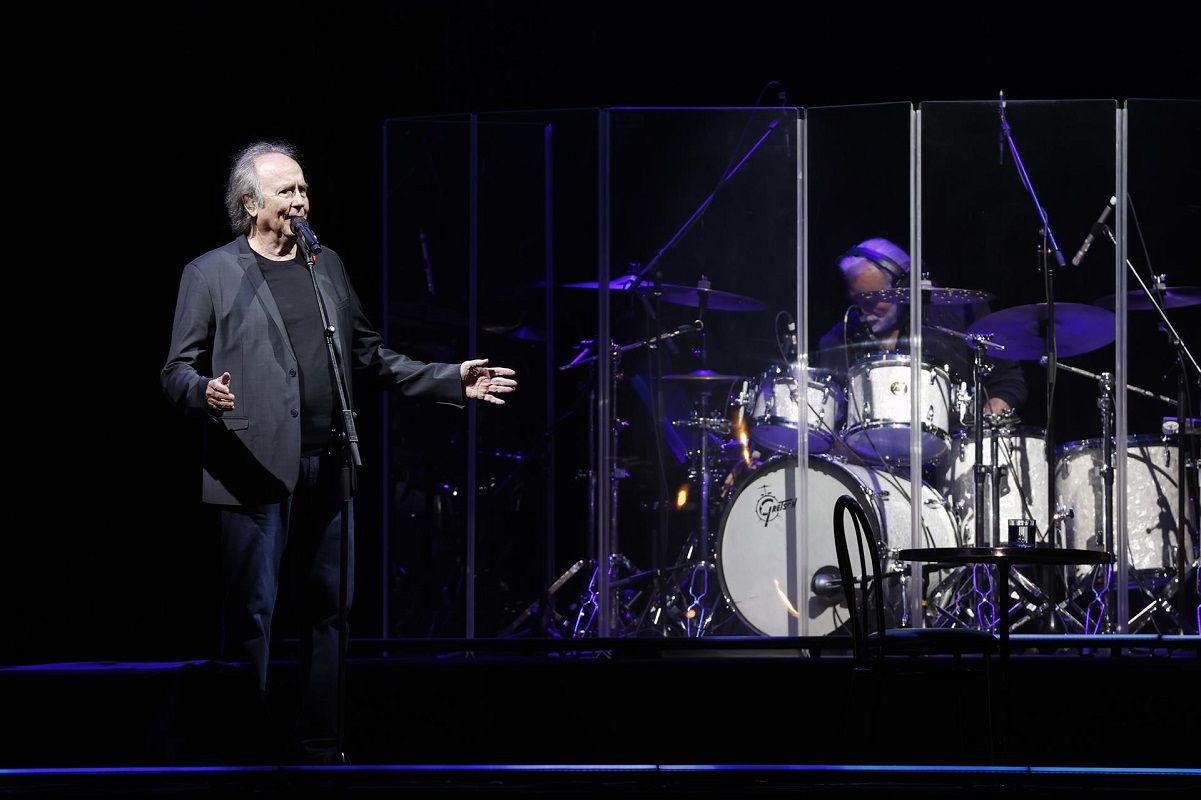 Joan Manuel Serrat, en concierto en el Zócalo de Ciudad de México, el 22 de octubre de 2022. EFE/JOSÉ MÉNDEZ Joan Manuel Serrat, en concierto en el Zócalo de Ciudad de México, el 22 de octubre de 2022. EFE/JOSÉ MÉNDEZ