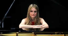 La pianista española Isabel Pérez Dobarro, quien reivindica el rol de las mujeres en la historia de la música. CORTESÍA