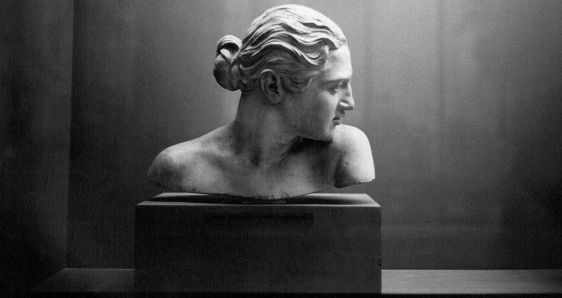 Busto de mujer del Museo de Arte Moderno de Roma, 1980, de la serie 'Estanques de la memoria'. SANDRO ORAMAS