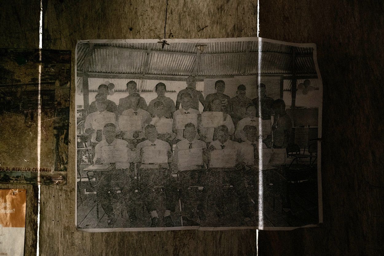 Fotografía de estudiantes graduados de la escuela de Salinas. MARIO TORO QUINTERO Fotografía de estudiantes graduados de la escuela de Salinas. MARIO TORO QUINTERO
