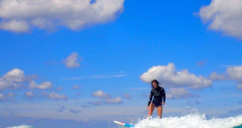 La surfista cubana Yaya Guerrero. Y.G.