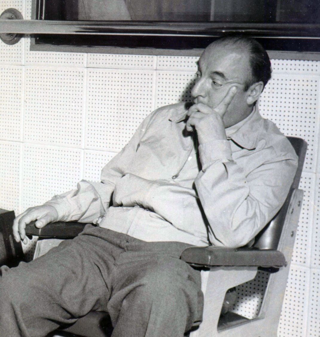El poeta chileno Pablo Neruda, en una fotografía de 1956. ARCHIVO El poeta chileno Pablo Neruda, en una fotografía de 1956. ARCHIVO