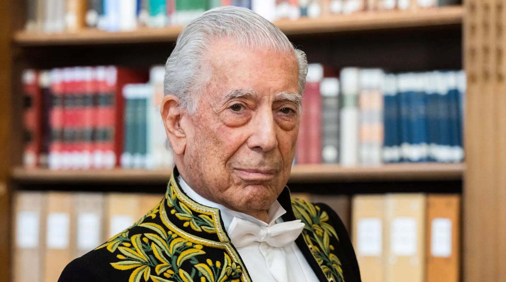 https://www.coolt.com/uploads/s1/57/54/3/mario-vargas-llosa-academia-francesa-2.jpeg
