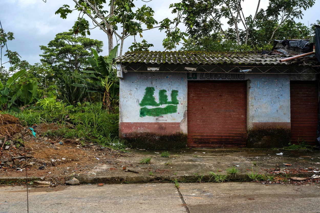 Edificio con una pintada tachada de las Autodefensas Gaitanistas de Colombia (AGC). MARIO TORO QUINTERO
