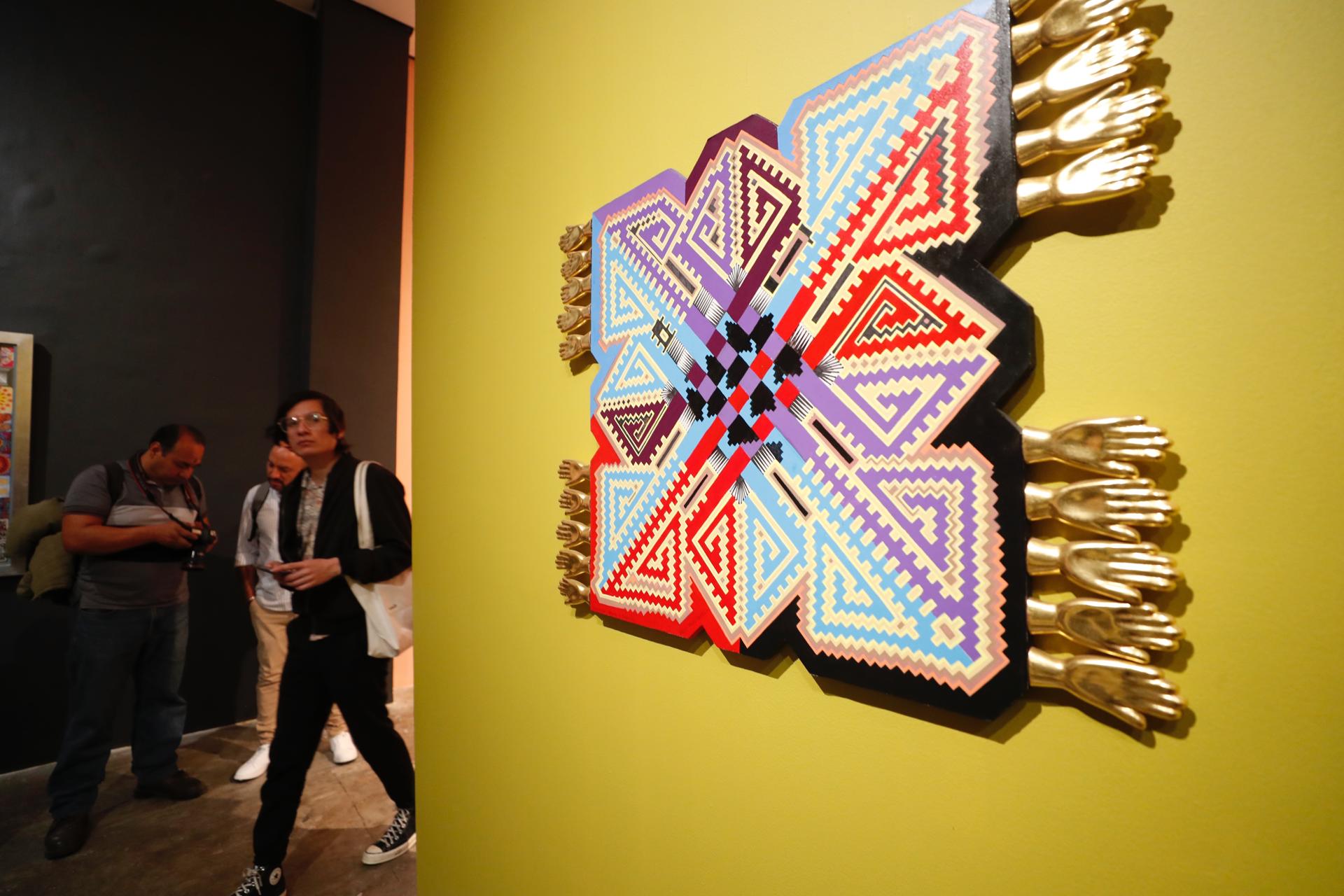 Una de las obras de la exposición 'Hipnerotomagia', del artista mexicano Pedro Frideberg, en la galería MAIA de Ciudad de México, este 22 de febrero. EFE/SÁSHENKA GUTIÉRREZ