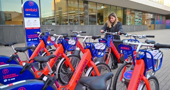 Aparcamiento de AMBici, el servicio de bicicleta metropolitana compartida creado por AMB. ALBERT CANALEJO