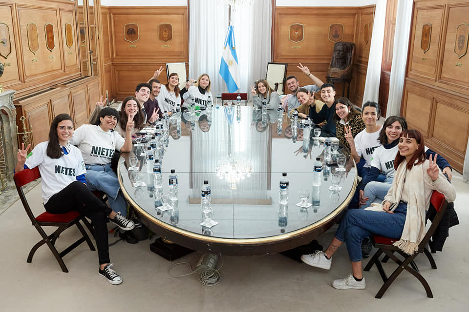 Integrantes del colectivo Nietes, en una reunión en la Casa Rosada, en Buenos Aires, Argentina, el 9 de agosto de 2022. CORTESÍA