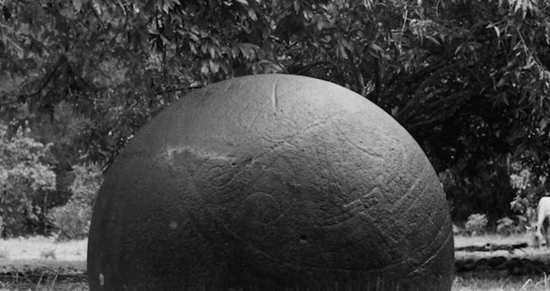 Esfera de piedra de Costa Rica en el documental 'Objetos rebeldes', de Carolina Arias. LA LINTERNA FILMS