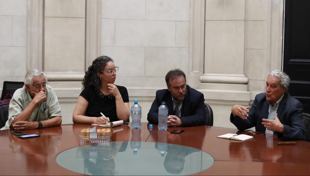 Mesa de diálogo en torno a los valores democráticos. ALESSANDRO CURRARINO Mesa de diálogo en torno a los valores democráticos. ALESSANDRO CURRARINO