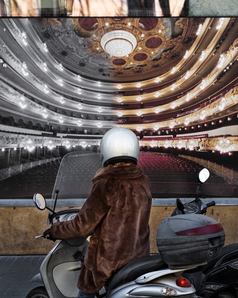 'Cartel de teatro histórico', Barcelona, 2022. © ANASTASIA SAMOYLOVA