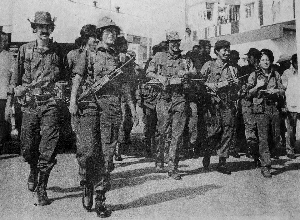 Monica Baltodano (segunda por la izquierda), en su época de guerrillera sandinista. ARCHIVO