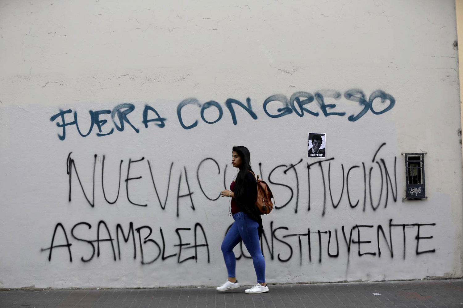 Pintadas contra el Congreso de Perú, en Lima, el 16 de diciembre de 2022. EFE/BIENVENIDO VELASCO
