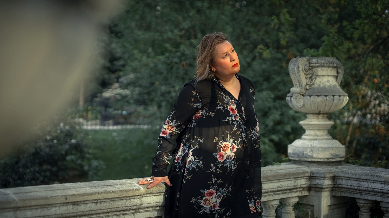 La escritora española Alana S. Portero, autora de 'La mala costumbre'. JAIME LLAMAS & BÁRBARA LARA