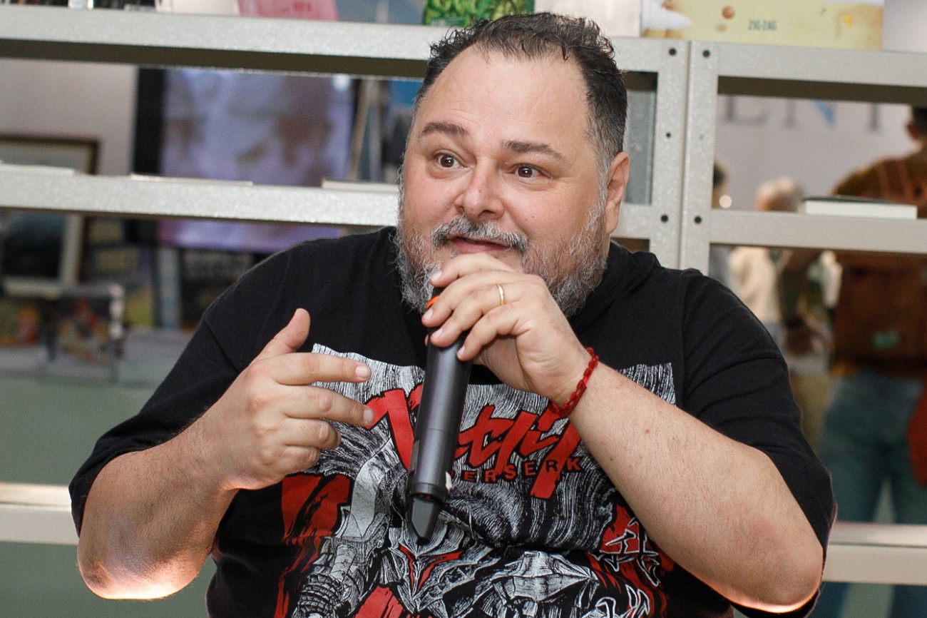 El escritor chileno Álvaro Bisama, en la Feria Internacional del Libro de Buenos Aires. SOLANGE ARAVENA
