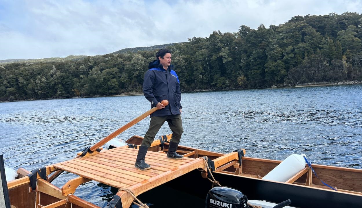 Raúl Diez Canseco Hartinger, navegando en la Isla Sur, en Nueva Zelanda. DAVID AMAYA