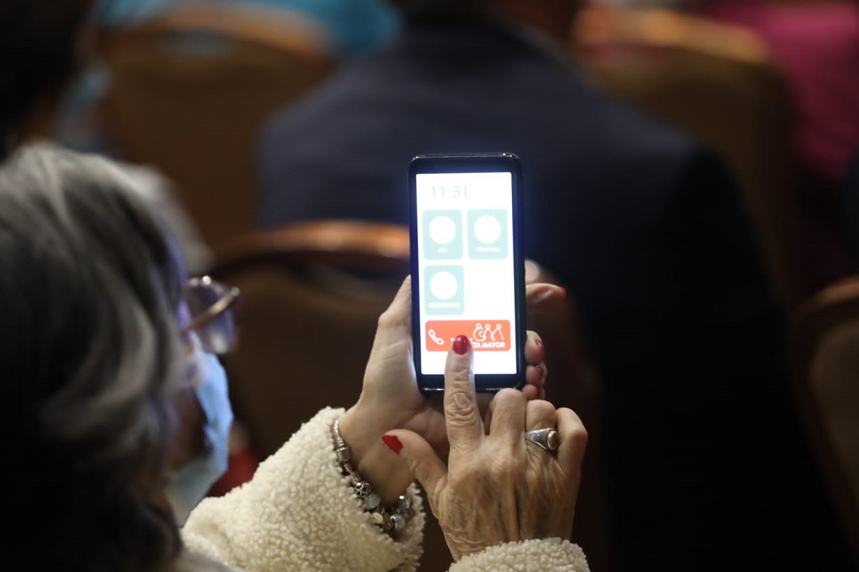 Conecta Mayor 2.0, aplicación para personas mayores no digitalizadas.