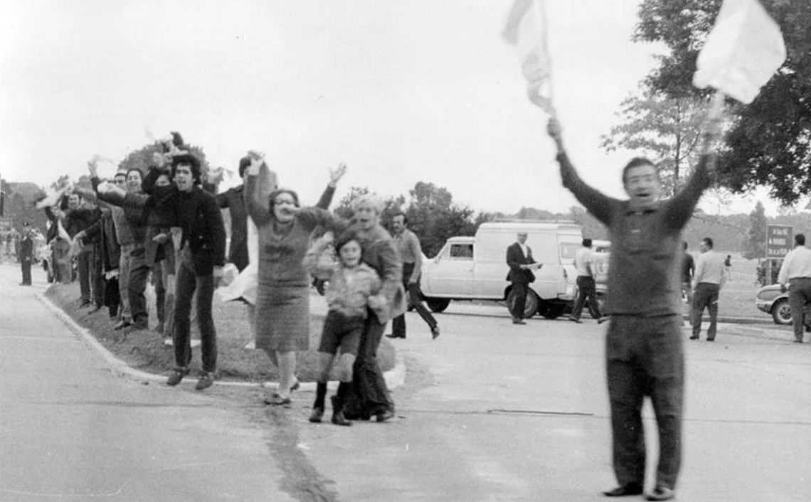 Seguidores de Perón lo reciben a su regreso a Argentina, el 17 de noviembre de 1972. ARCHIVO
