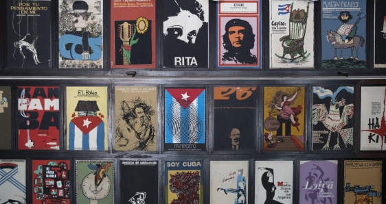 Exposición de carteles de cine cubano en el Instituto Cubano del Arte e Industria Cinematográficos, en La Habana, este 28 de mayo. EFE/YANDER ZAMORA