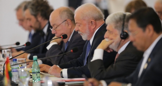 El presidente de Brasil, Luiz Inácio Lula da Silva, en la cumbre sudamericana, en el palacio Itamaraty de Brasilia, este 30 de mayo. EFE/ANDRÉ COELHO