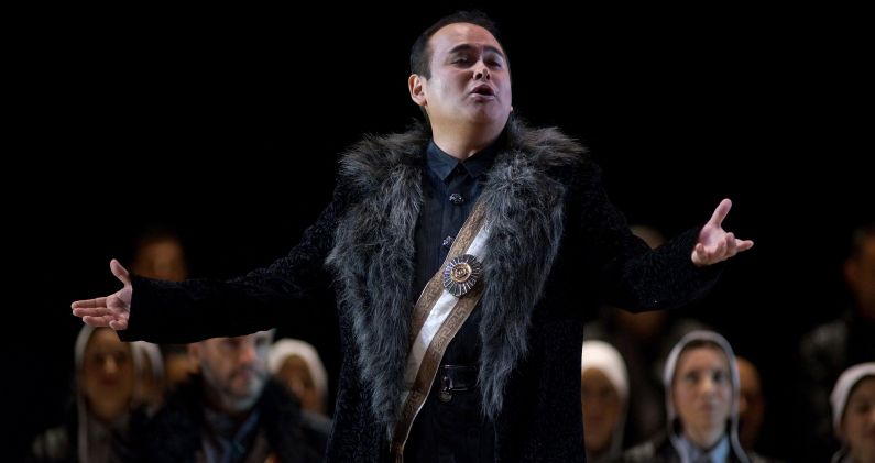 El tenor mexicano Javier Camarena, representando 'I Puritani' en el Teatro Real de Madrid. JAVIER DEL REAL