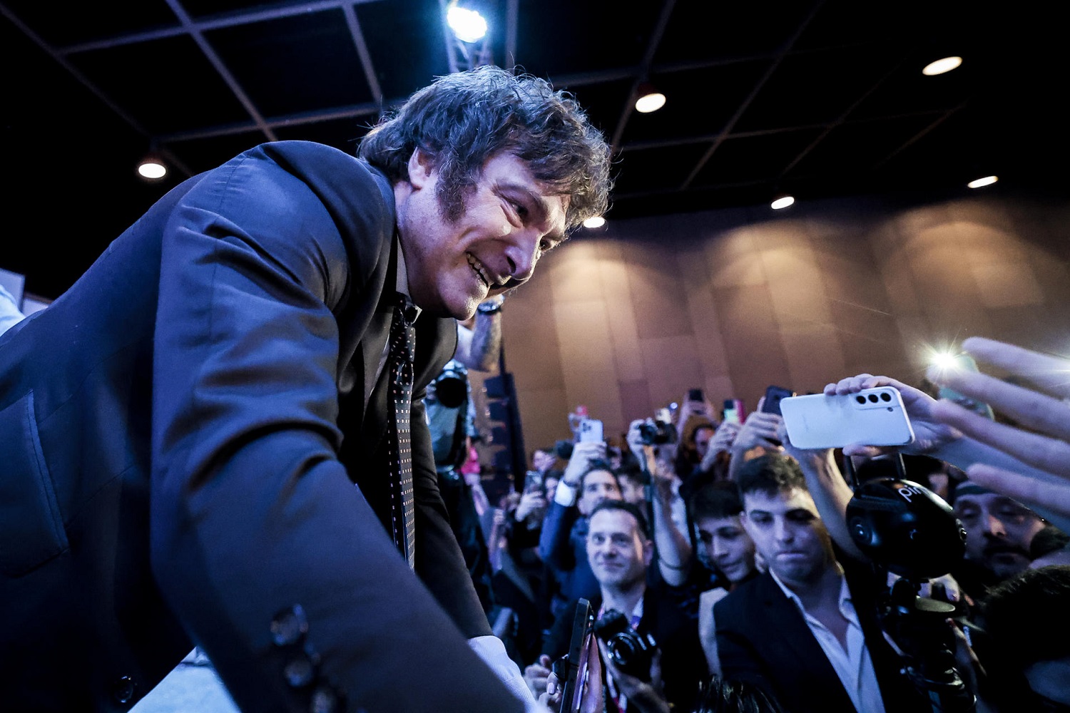 El político argentino Javier Milei, en la Feria del Libro de Buenos Aires, el 13 de mayo de 2023. EFE/JUAN IGNACIO RONCORONI 2