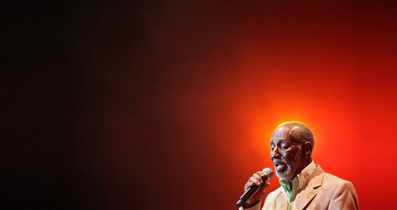 El cantante brasileño Nelson Sargento, actuando en Río de Janeiro en 2006. FLICKR/RONY MALTZ BAJO LICENCIA CC BY-NC-SA 2.0