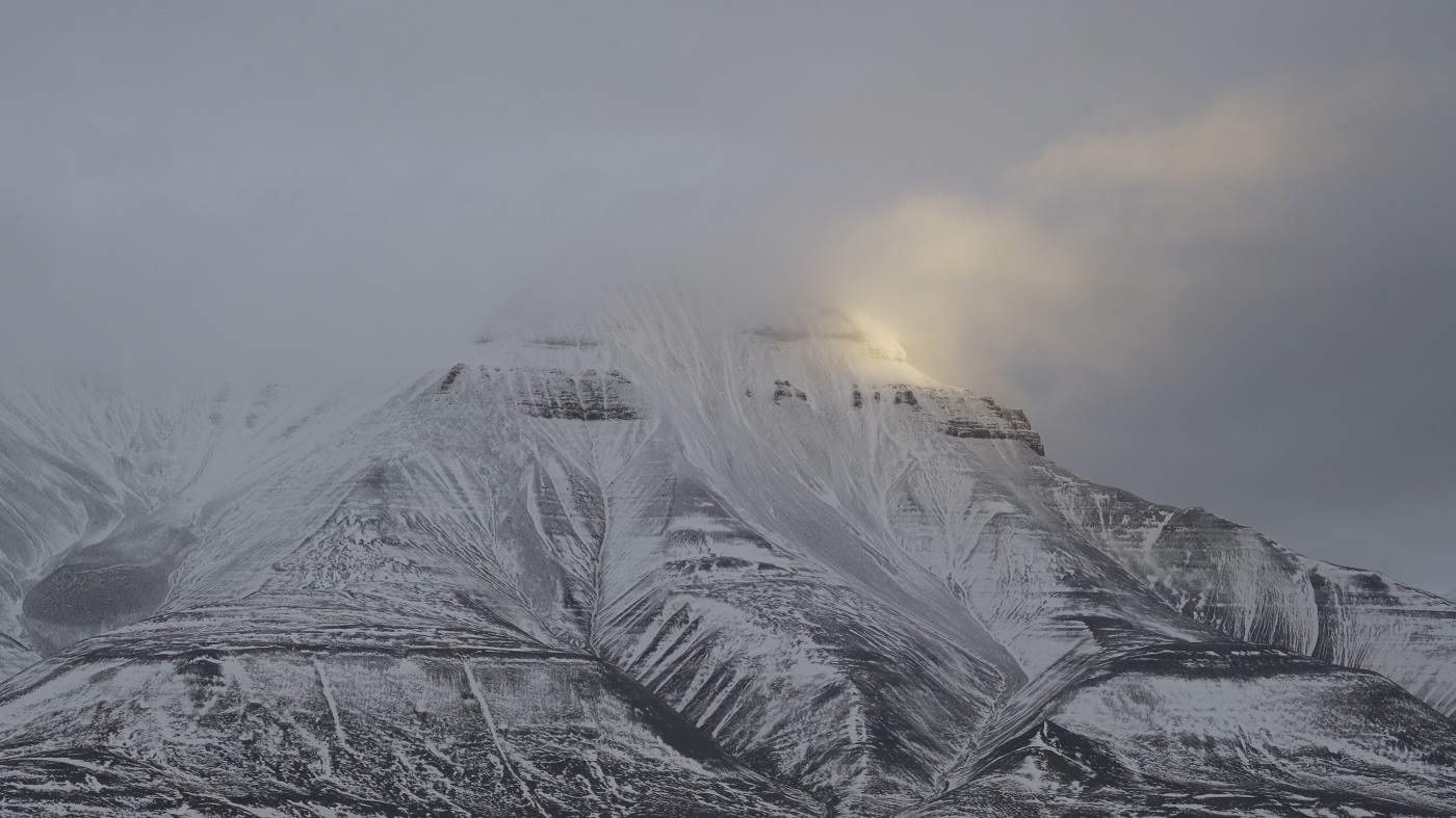 Montaña en las Islas Svalbard, en la película 'Errante', de Adriana Lestido. CORTESÍA