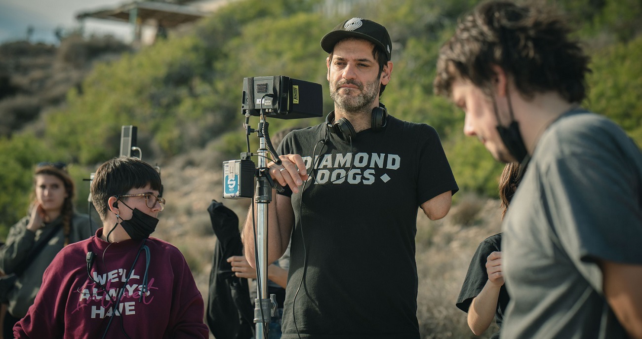 El cineasta Álex Lora, en el rodaje de la película 'Unicornios'. FILMAX