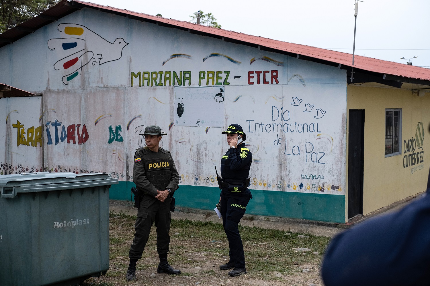 Agentes de la Policía Nacional de Colombia, en el ETCR Mariana Páez. MARIO TORO QUINTERO Agentes de la Policía Nacional de Colombia, en el ETCR Mariana Páez. MARIO TORO QUINTERO