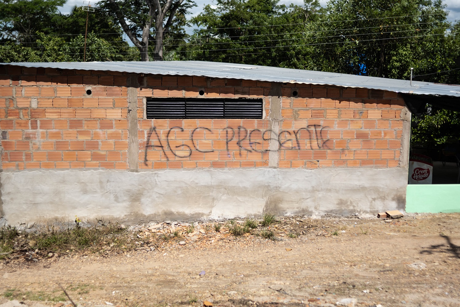 Pintada de las Autodefensas Gaitanistas de Colombia en el municipio de Puerto López, Meta. MARIO TORO QUINTERO