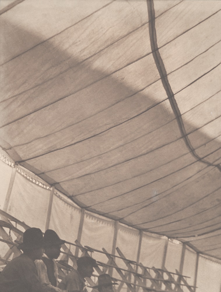 Tina Modotti. Fotografía 'Circus tent, Mexico', 1924. Colección Center for Creative Phoyography, University of Arizona Tina Modotti. Fotografía 'Circus tent, Mexico', 1924. Colección Center for Creative Phoyography, University of Arizona