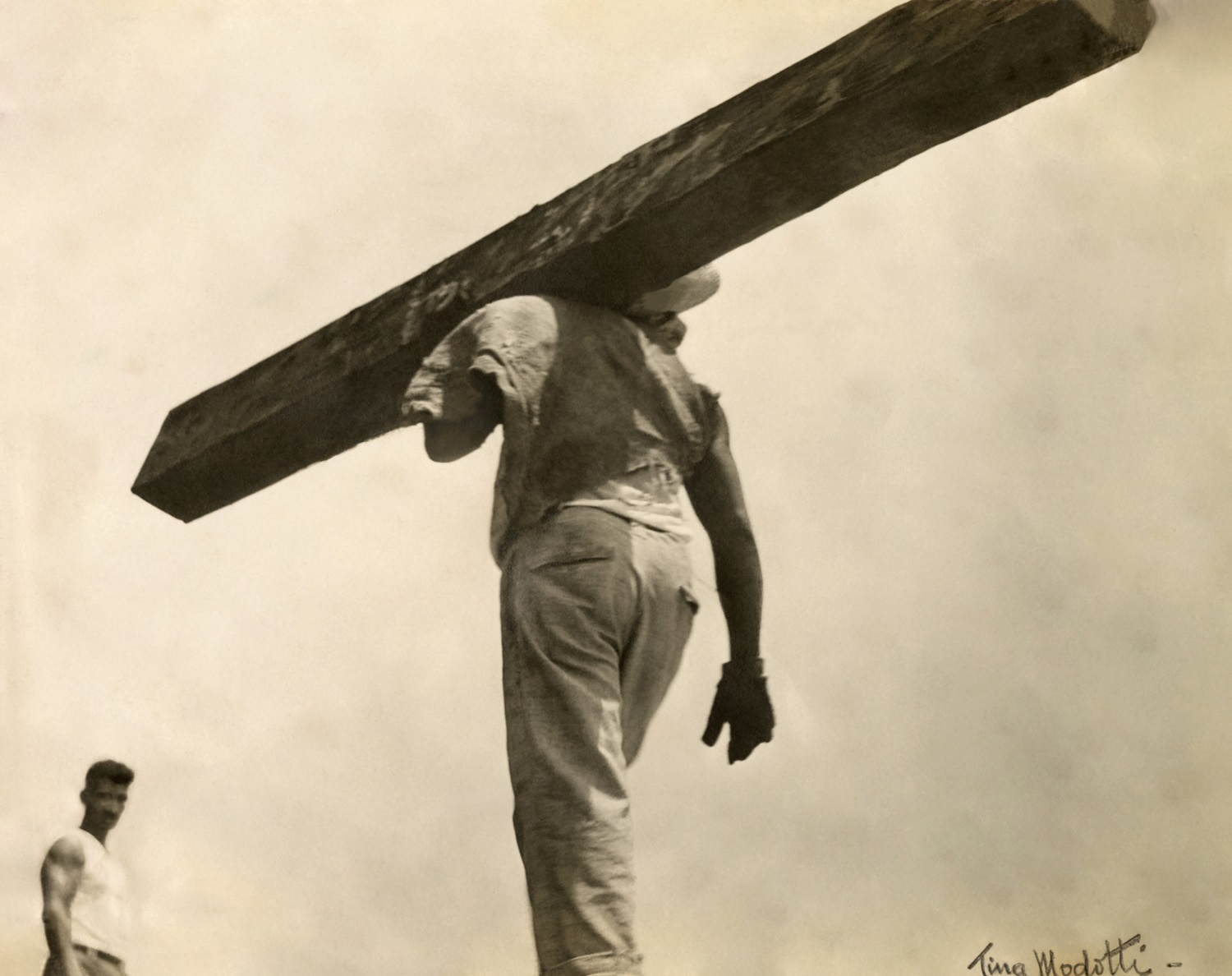 Tina Modotti. Fotografía 'Hombre con madero', 1928 Colección y archivo de Fundación Televisa