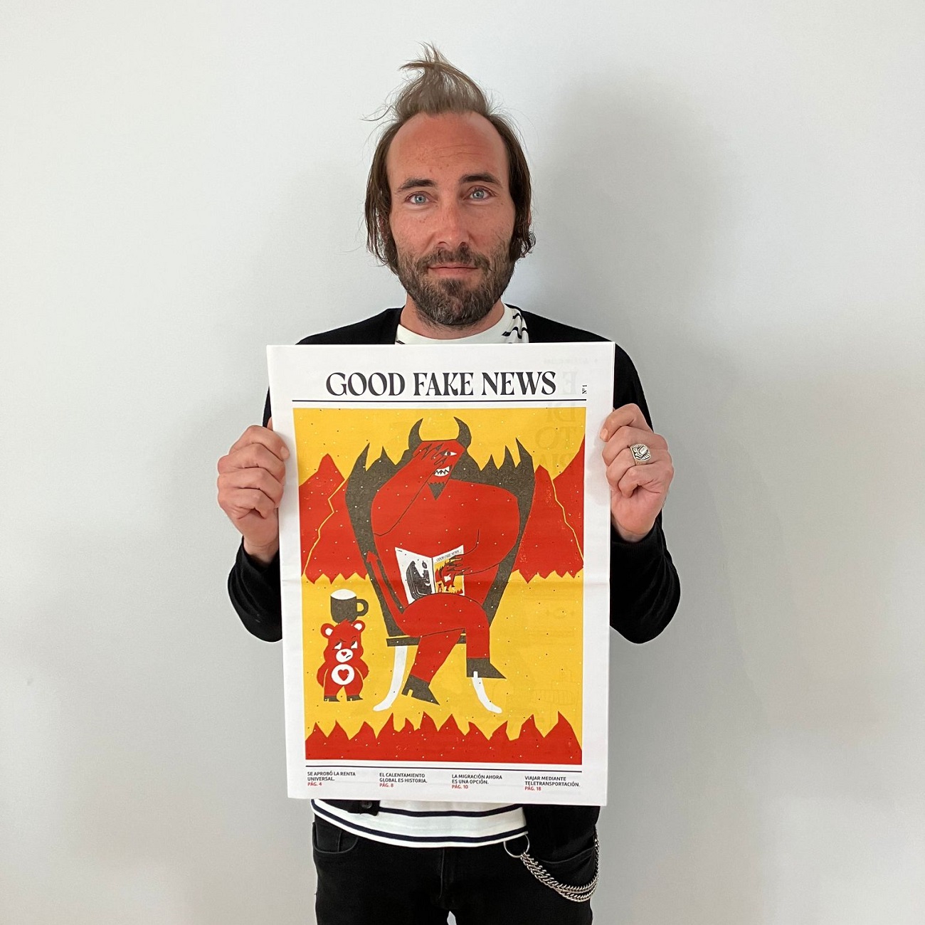 El ilustrador uruguayo Dani Scharf, con su 'Good Fake News'. R.B. El ilustrador uruguayo Dani Scharf, con su 'Good Fake News'. R.B.