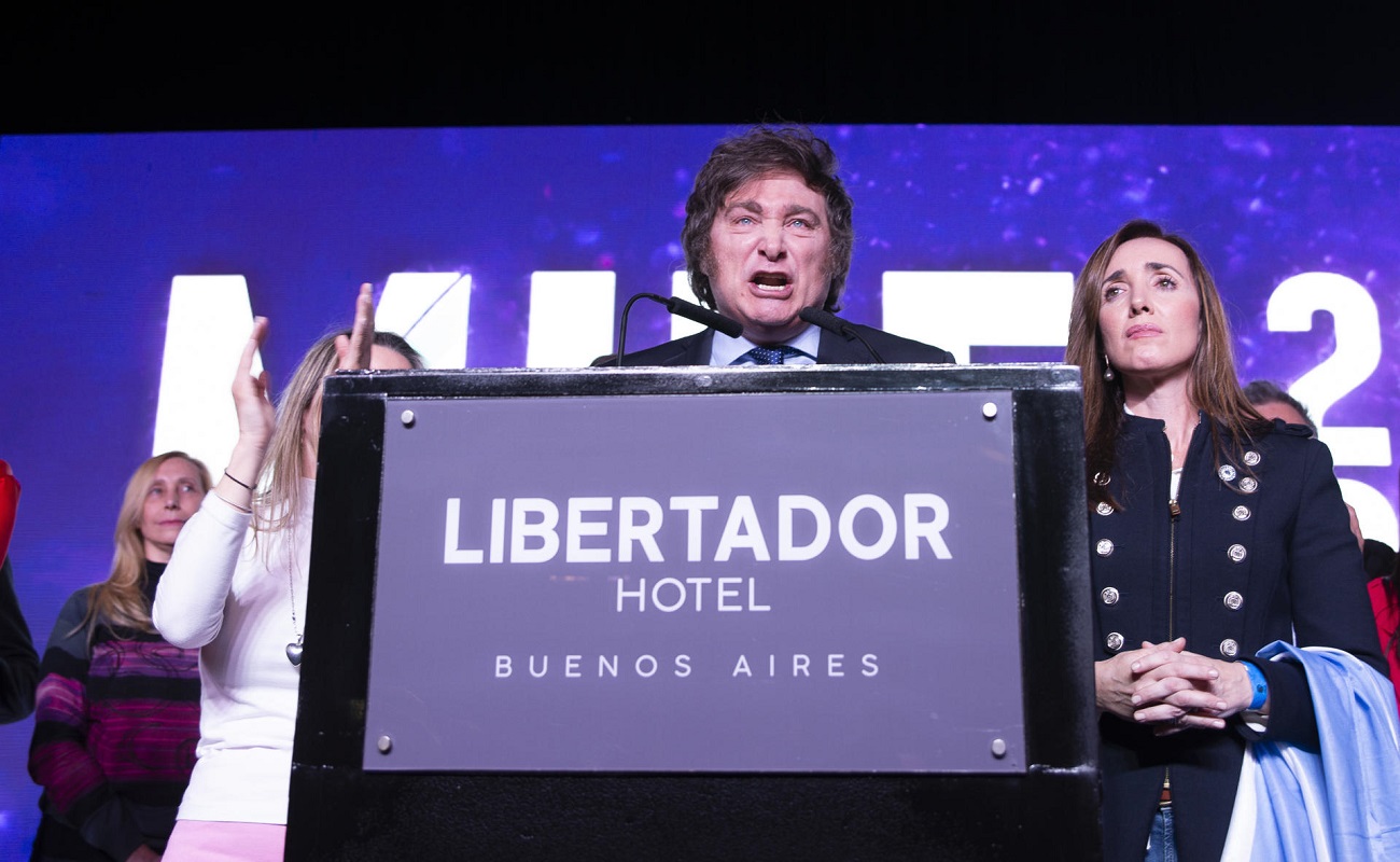 El político ultraderechista Javier Milei, en su discurso tras las elecciones primarias de Argentina, este 13 de agosto. EFE/GALA ABRAMOVICH