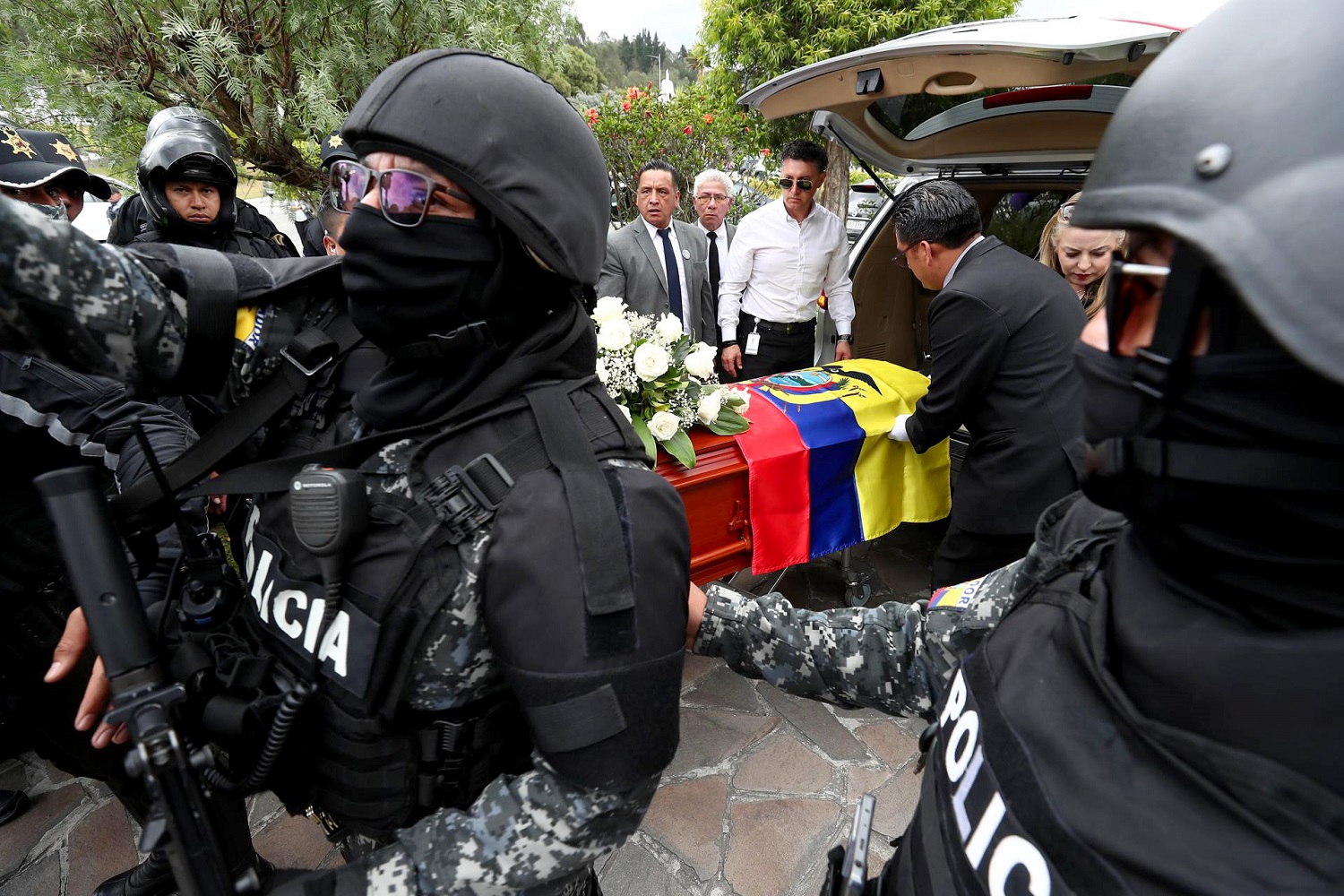 Traslado del féretro del candidato presidencial Fernando Villavicencio, en Quito, Ecuador, el 11 de agosto de 2023. EFE/JOSÉ JÁCOME