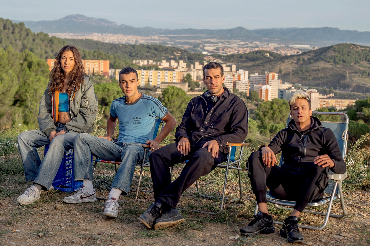 Candela González, Óscar Casas, Mario Casas y Farid Bechara, en el rodaje de 'Mi soledad tiene alas'. LAU BACANAL