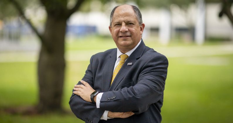 Luis Guillermo Solís, expresidente de Costa Rica, en la Florida International University, en Miami. FIU/MARGI RENTIS